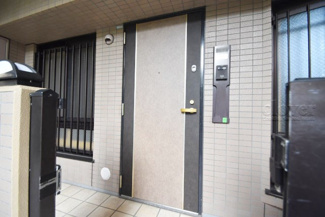 【その他共用部分】 | 共用部　廊下　玄関ドア
ポーチ付き