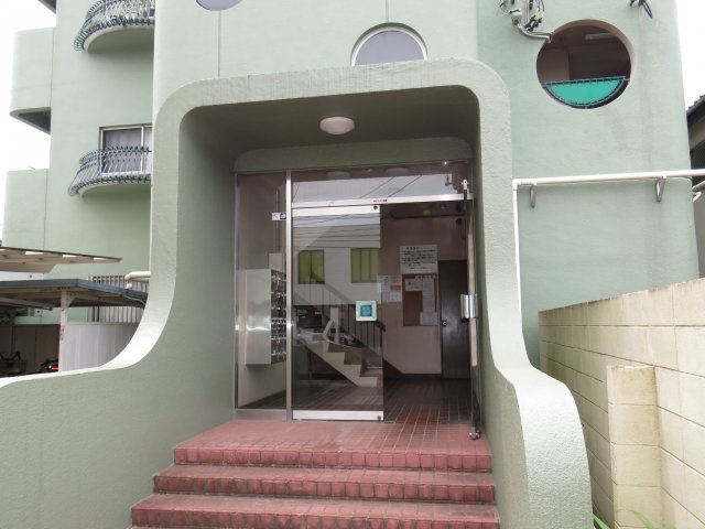 新宿ロイヤルマンションのエントランス