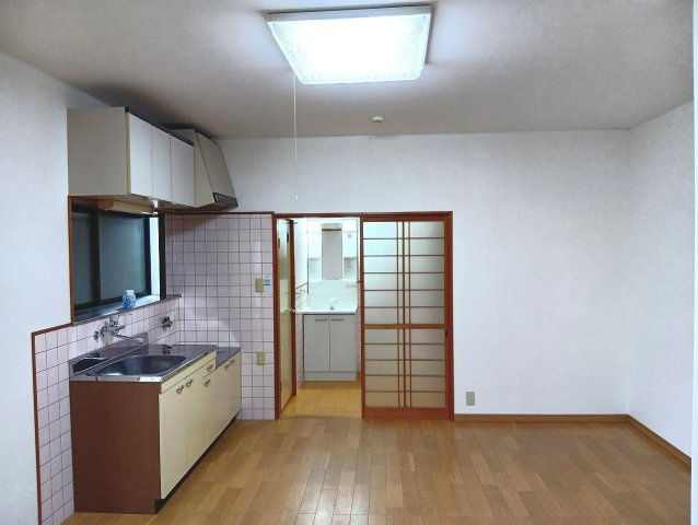 武田マンション棟割の居間・リビング|ゆったりとした居間です