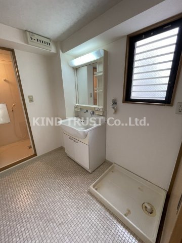 レクシア長柄の独立洗面台|朝の支度にも助かる、独立の洗髪洗面化粧台