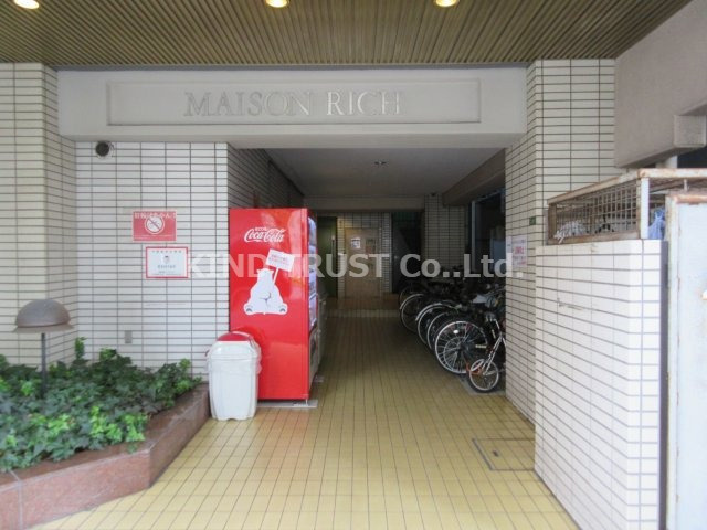 メゾン・リッチのエントランス|清潔なエントランスです