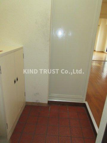 メゾン・リッチの玄関|明るい玄関です