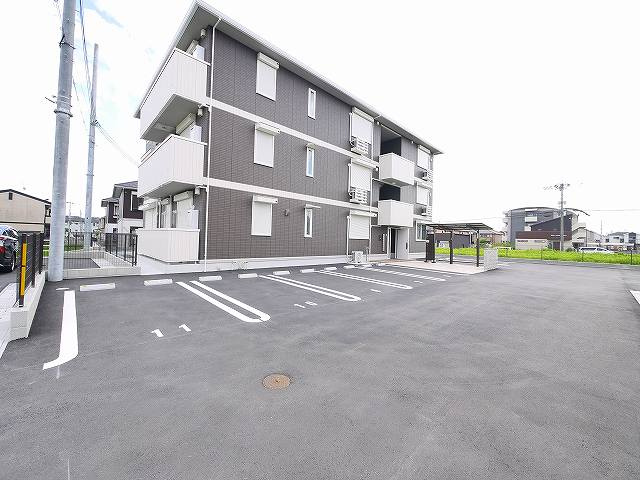 コンフォルタの駐車場|カースペースがあります