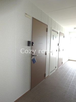 【玄関】 | エルソル江坂 | 玄関前です