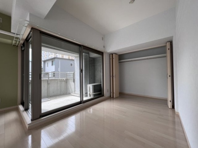 【洋室】 | リヴィエールトピカ | 使い勝手のいい洋室です