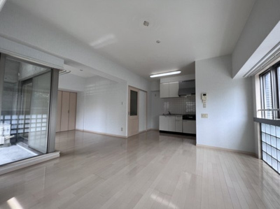 【居間・リビング】 | リヴィエールトピカ | 居間です