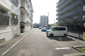 【駐車場】 | 近隣の駐車場を確保してありますので、お車をお持ちの方でも安心です♪