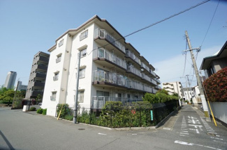 【外観】 | 商業施設が多く、生活利便性が高い立地のマンションです。PayPayドームも徒歩圏内なのでイベント好きな方にはたまりませんね♪ 楽器OKなので、趣味や仕事で楽器を使われる方に特におすすめの物件です