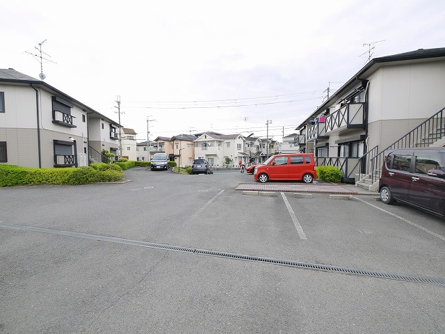 グリーンヒルズAの駐車場