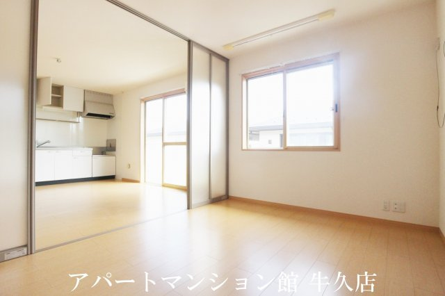 リヴェール東山の洋室