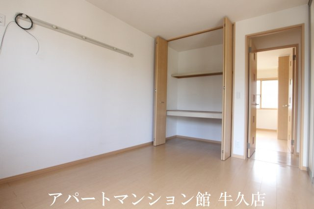 リヴェール東山の洋室