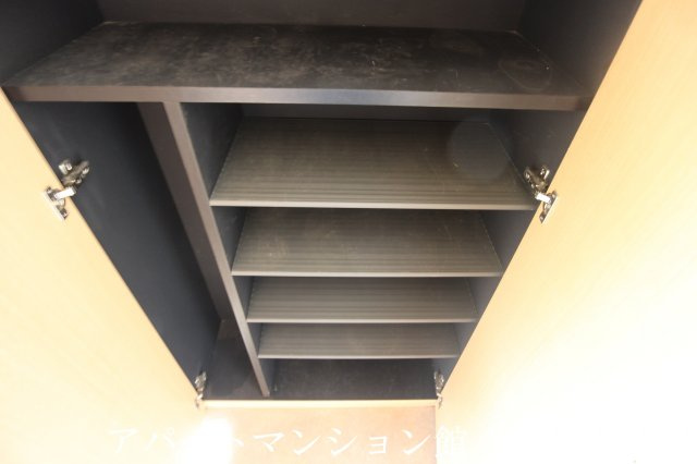 リヴェール東山の玄関