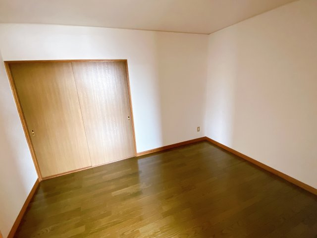 ユートピアタウン南館の洋室
