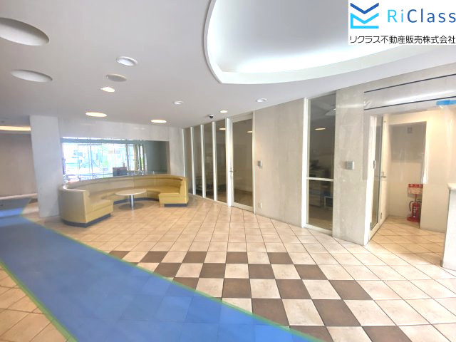 ワコーレデュプレックス神戸のエントランス|毎日通るエントランスはこのようになっています