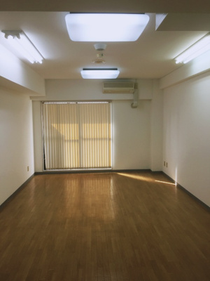 【洋室】 | スクエア長者町 | エアコン付の洋室※リフォーム前の写真です