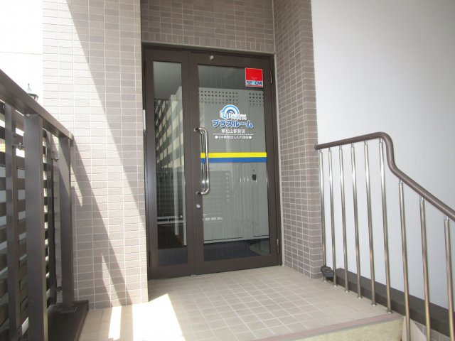 糀谷ビル3階の玄関|入口1