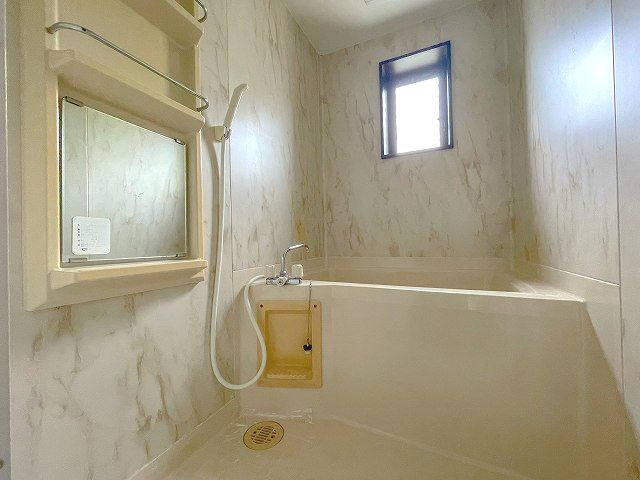 フォブール深田の浴室|コンパクトで使いやすいお風呂です
※間取り反転の場合あり、内装が若干異なる場合がございます