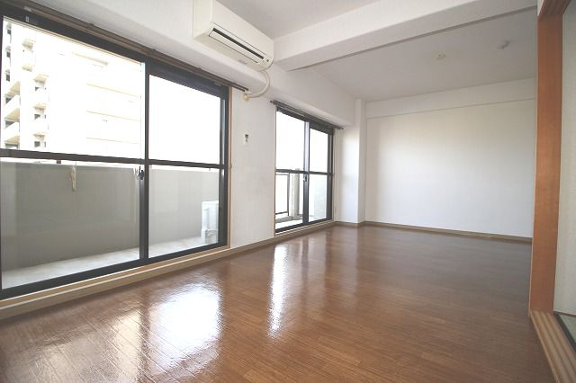 クレストの居間・リビング|おしゃれな居間です