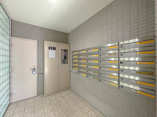 クレストのロビー|毎日通るエントランスはこのようになっています