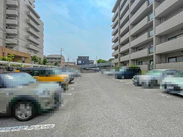 クレストの駐車場
