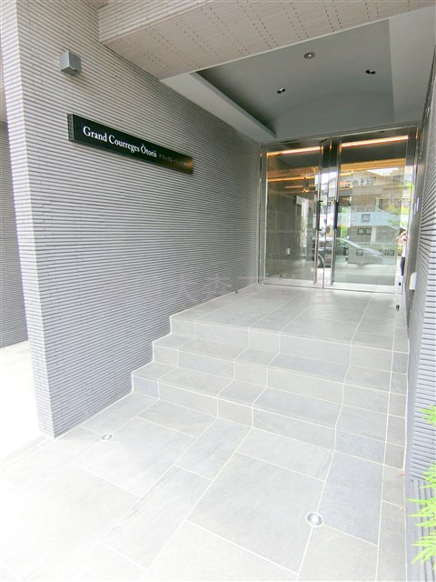 グランクレージュ大鳥居のエントランス