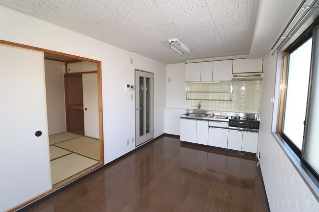 グランリーオの居間・リビング|こちらの居間で趣味の時間をお楽しみください