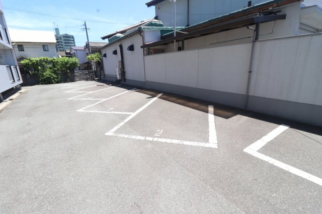 松井マンションの駐車場
