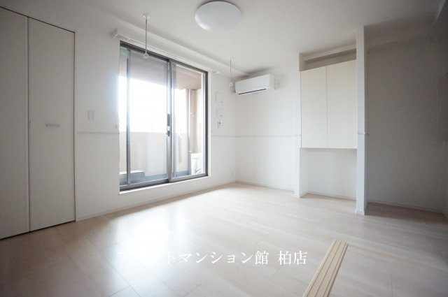 コントレイルの居間・リビング