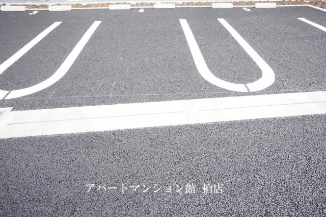 コントレイルの駐車場