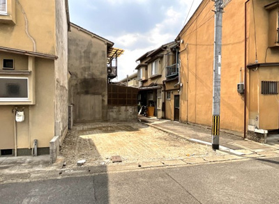 【外観】 | 山科区東野中井ノ上町　新築戸建 | 【お家情報】2階と3階にバルコニーがあり陽当りの良いお家です。北側は通路になっておりお隣さんとの間に余裕があるので嬉しいですね。