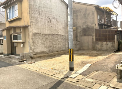 【外観】 | 山科区東野中井ノ上町　新築戸建 | 徒歩7分には《西友山科店》があるので便利です(^o^)他にも徒歩圏内に大型ショッピングセンターがありお買い物には困りません。