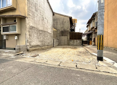 【外観】 | 山科区東野中井ノ上町　新築戸建 | コンビニ《ファミリーマート》は徒歩2分にあります。24時間いつでも買物が出来るのでとても助かりますね。