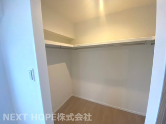 【収納】 | 園田第2シェトア | 洋室7.2帖のウォークインクローゼットです♪かさばる冬物のコートもたくさん収納できます！！