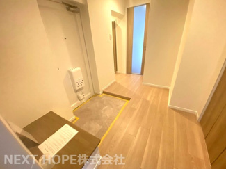 【玄関】 | 園田第2シェトア | 圧迫感の無い広い玄関ホールです♪ホール内には収納も設けられており、使い勝手がいいです！！