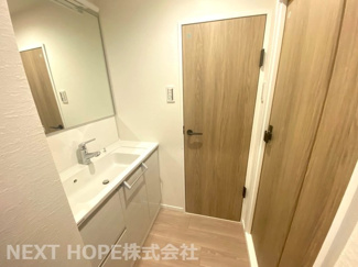 【独立洗面台】 | 園田第2シェトア | 新品の洗面化粧台です♪シャワー水栓で使い勝手がいいですね(^^)