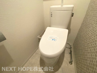 【トイレ】 | 園田第2シェトア | 新品のトイレ・温水洗浄便座です♪アクセントクロスもお洒落ですね(^^)