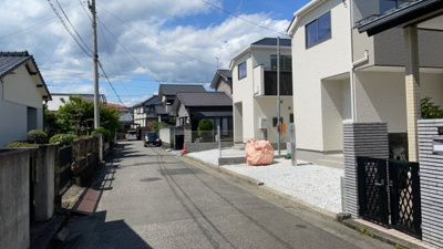 【前面道路含む現地写真】 | 瀬戸東町2号棟