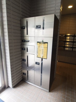 【その他共用部分】 | 宅配ボックスがあるので留守時でも荷物を受け取れます！