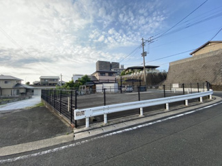 【前面道路含む現地写真】