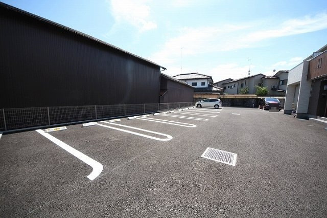 Douceur bois(ドゥースール・ボア)の駐車場|駐車スペースもあります