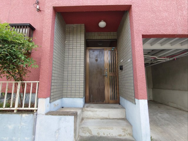 市町ガーデンハウスのエントランス