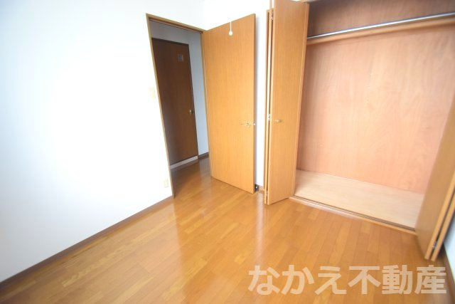 【寝室】 | 広くて明るい寝室