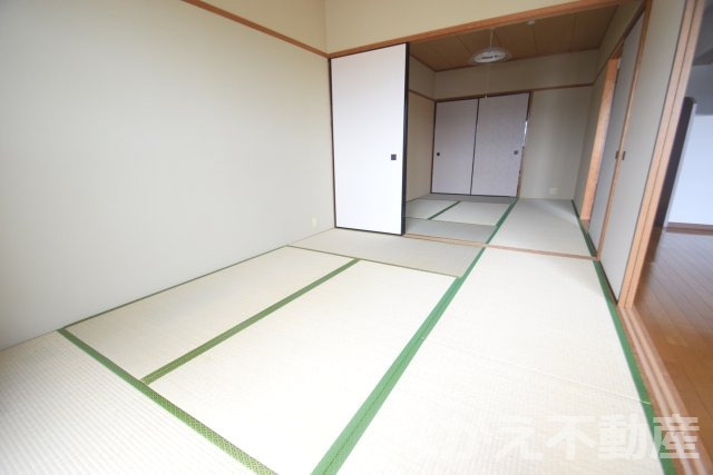 【寝室】 | 落ち着いた色調の寝室です