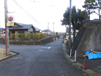 【前面道路含む現地写真】 | 大津市花園町10-1　中古戸建 | 前面道路