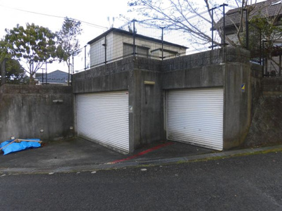 【駐車場】 | 大津市花園町10-1　中古戸建 | 掘り込みスペース