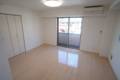 【居間・リビング】 | ソレイユ津田沼 | ゆったり過ごせるリビングです※写真は別タイプのお部屋です。