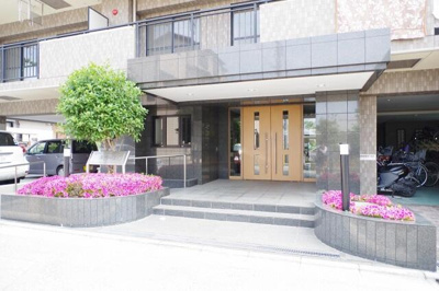 【エントランス】 | ベルヴィーユⅡ | 建物の内部です