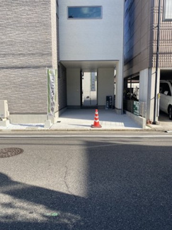 【前面道路含む現地写真】