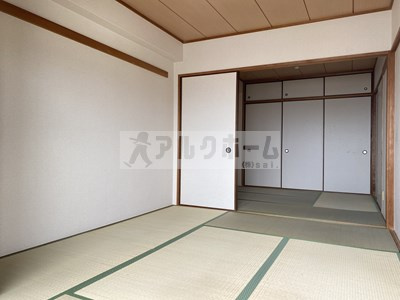 プロスベール高安の和室