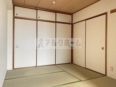 プロスベール高安の和室